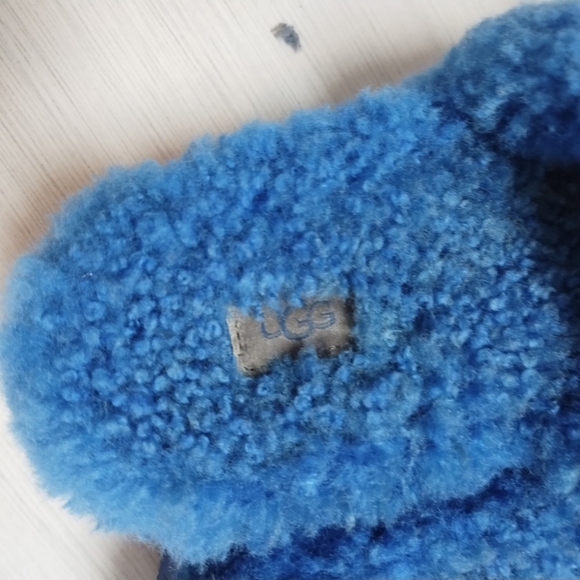 UGG Blue FluffitaSlippers - Picture 12 of 13